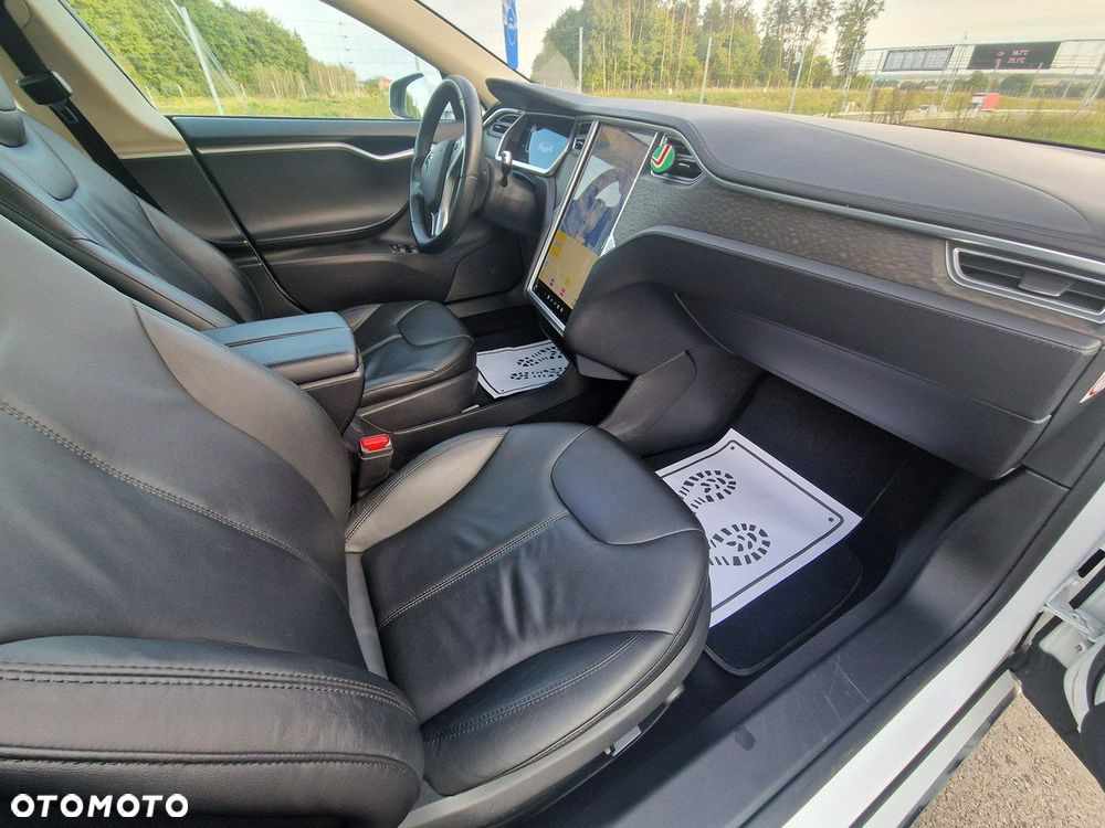 Tesla Model S - 9
