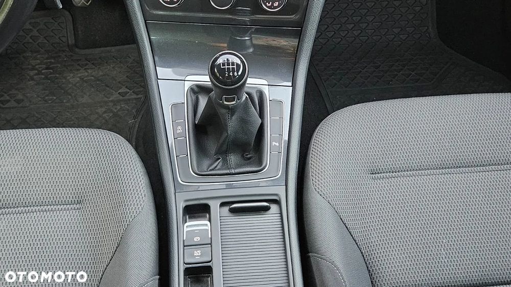 Volkswagen Golf - 16