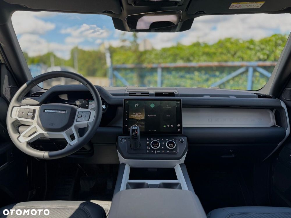 Land Rover Defender - 23