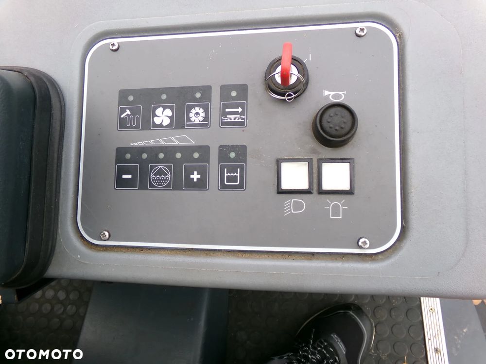 Hako hako scrubmaster b310r zamiatarko szczotkarka myjąca - 7