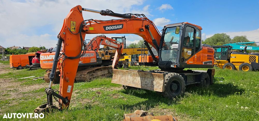 Doosan DX 160 W Excavator pe roți - 8