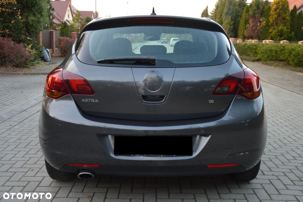 Opel Astra 1.6 Turbo Cosmo - 6