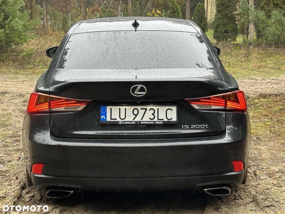 Lexus IS 200t - 8