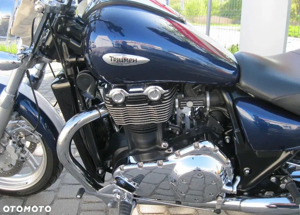 Triumph Thunderbird - 9