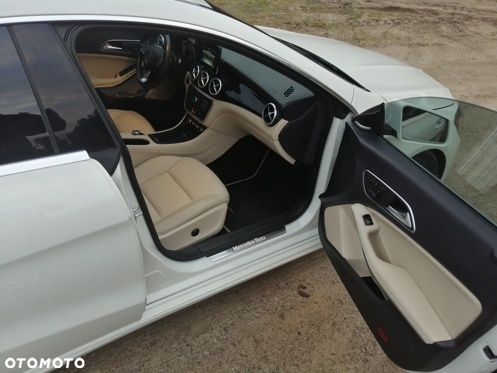 Mercedes-Benz CLA 250 4Matic 7G-DCT - 16