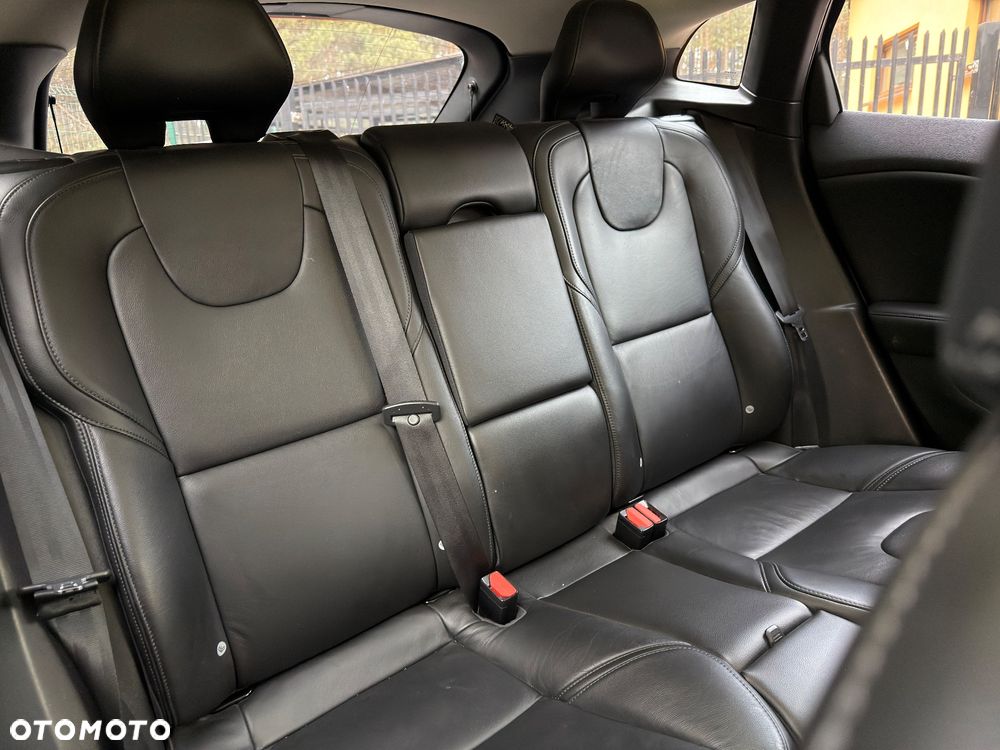 Volvo V40 D2 Drive-E R-Design Momentum - 9
