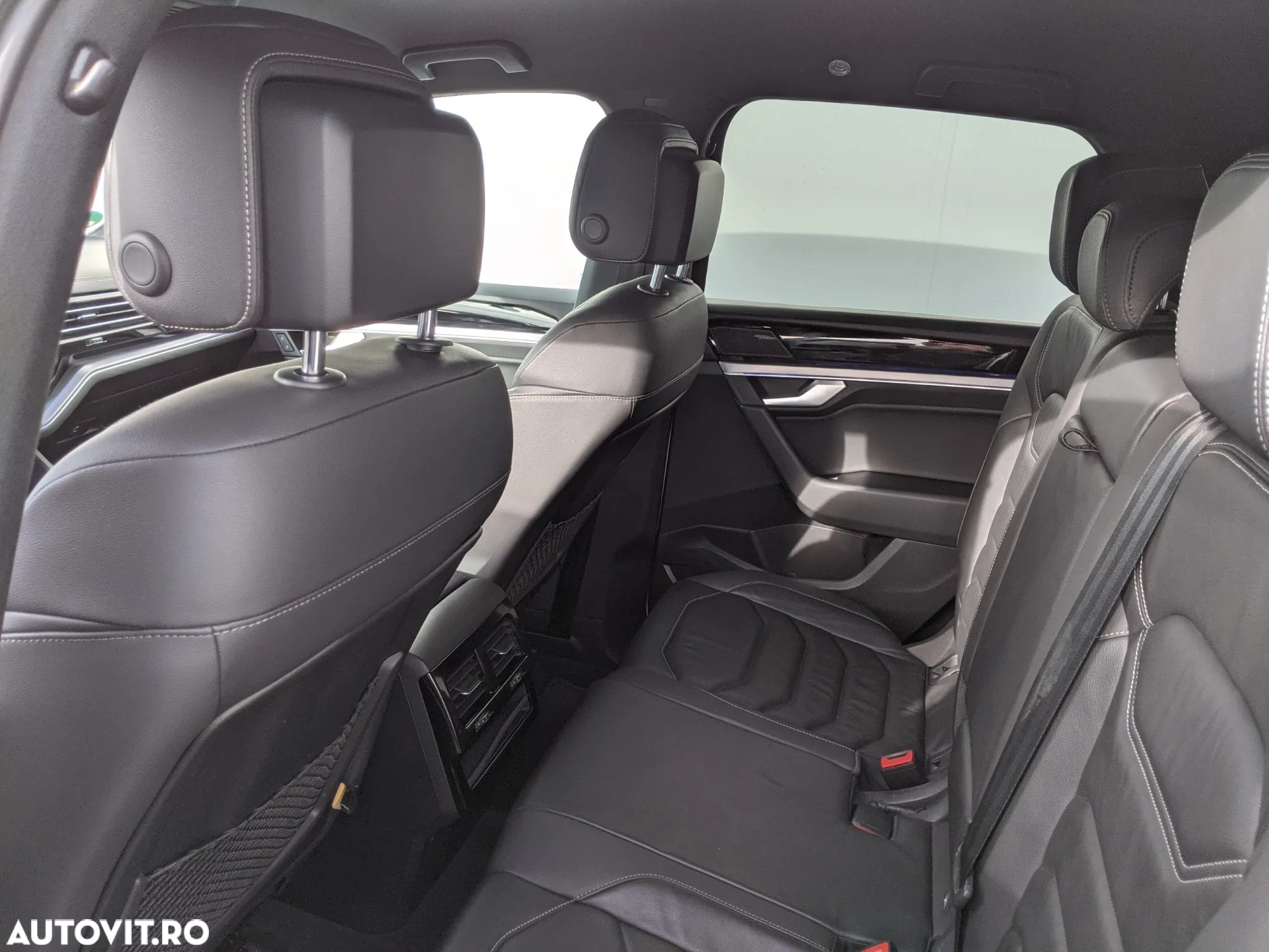 Volkswagen Touareg - 11
