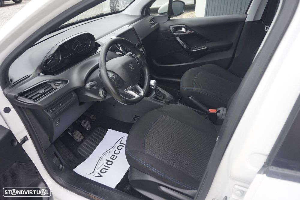 Peugeot 208 1.5 BlueHDi Signature - 5