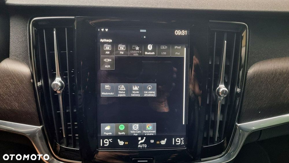 Volvo V90 Cross Country - 24