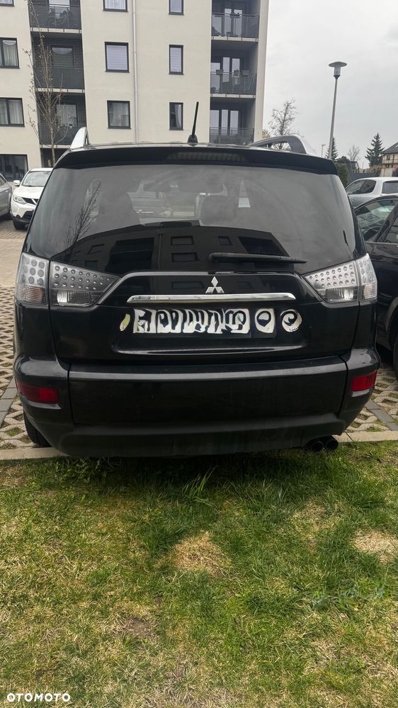 Mitsubishi Outlander - 2