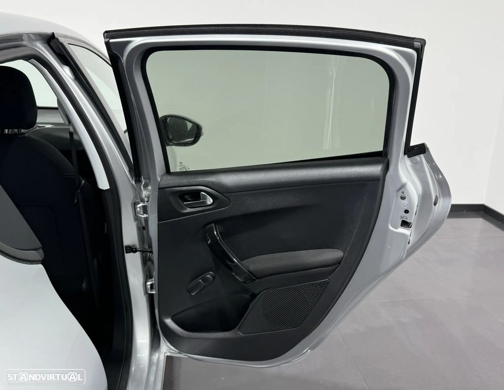 Peugeot 208 1.2 PureTech Style - 42