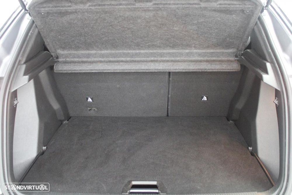 Peugeot e-2008 Allure - 7