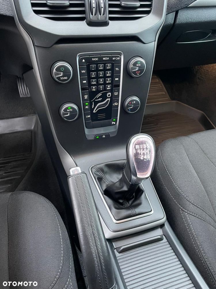 Volvo V40 D2 Summum - 24