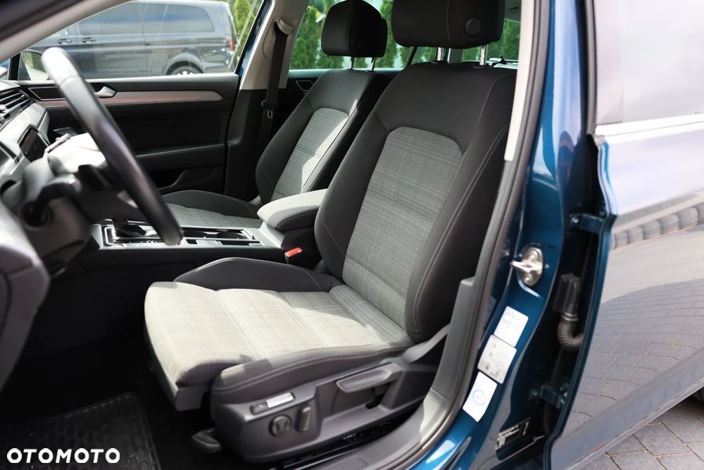 Volkswagen Passat 2.0 TDI SCR DSG 4Motion Elegance - 20