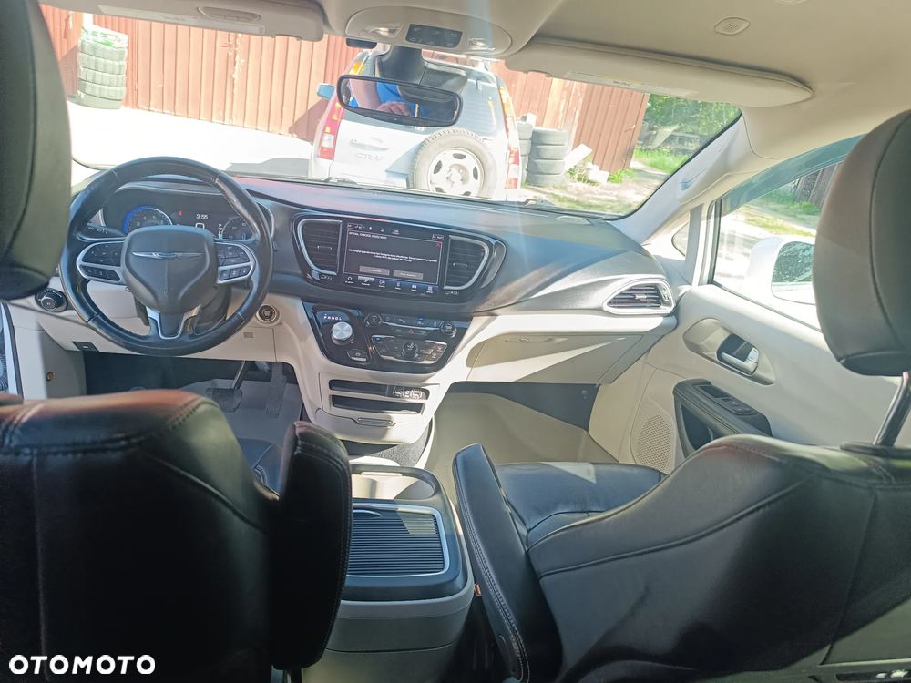 Chrysler Pacifica - 13
