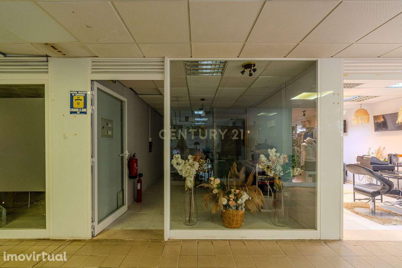 OPORTUNIDADE!!!  Duas Lojas Comerciais no Centro Comercial Borda d’Águ - Grande imagem: 4/17