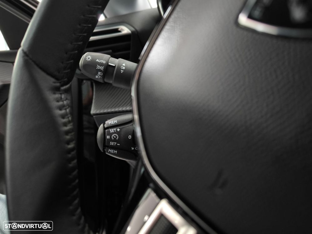 Peugeot 208 1.2 PureTech Allure - 19