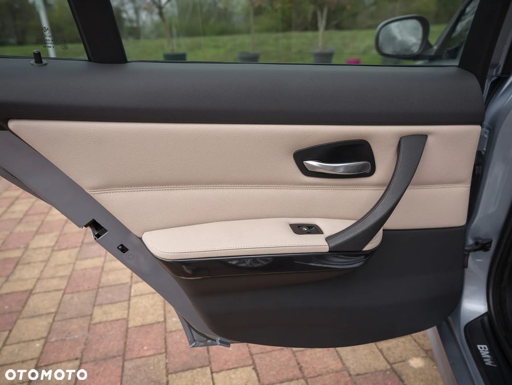 BMW Seria 3 318i Edition Exclusive - 34