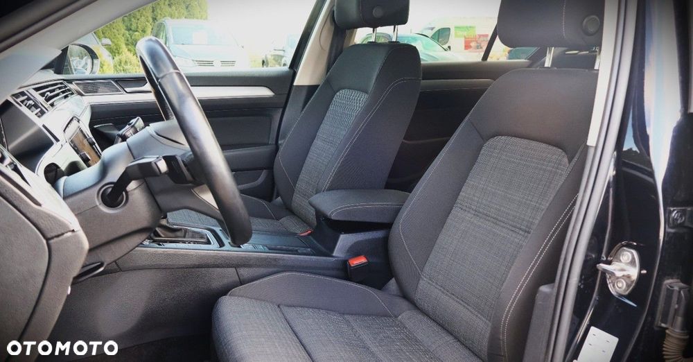Volkswagen Passat - 11