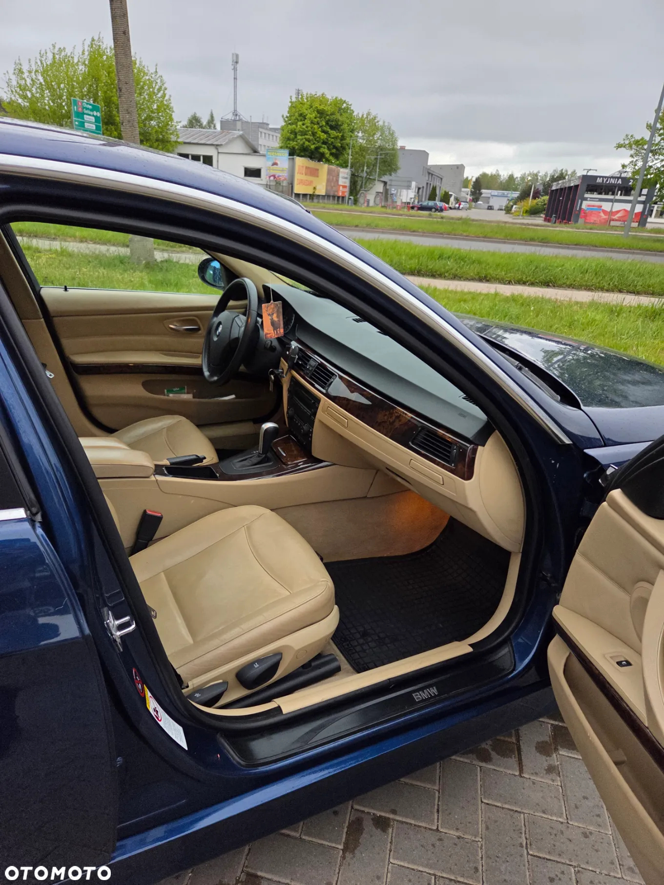 BMW Seria 3 325xi Touring - 10
