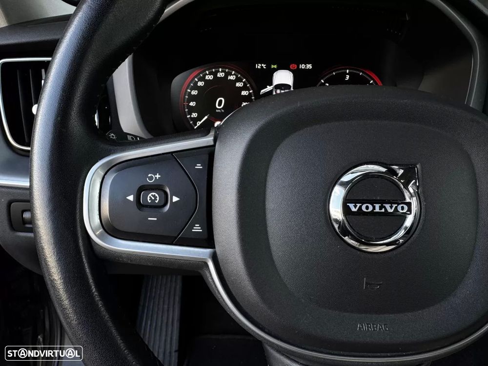 Volvo XC 60 2.0 B4 Momentum Plus - 22