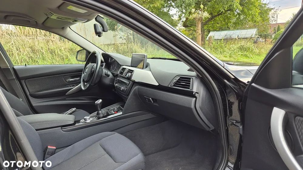 BMW Seria 3 318d - 4