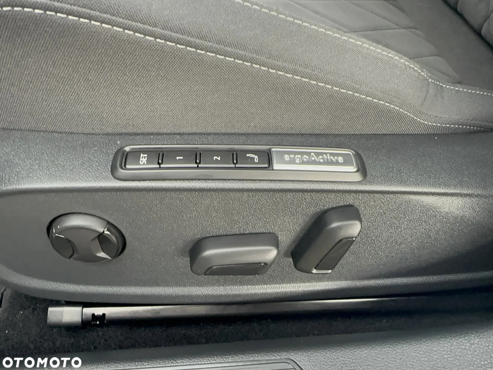 Volkswagen Golf - 28