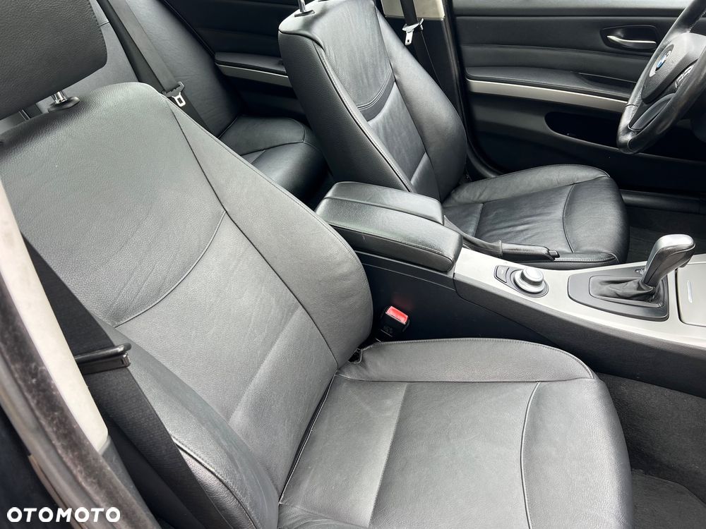 BMW Seria 3 320d DPF Touring - 18
