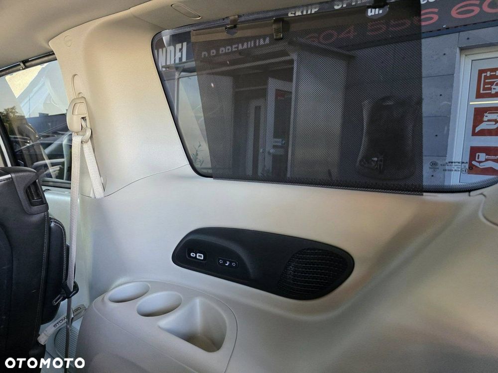 Chrysler Pacifica - 39