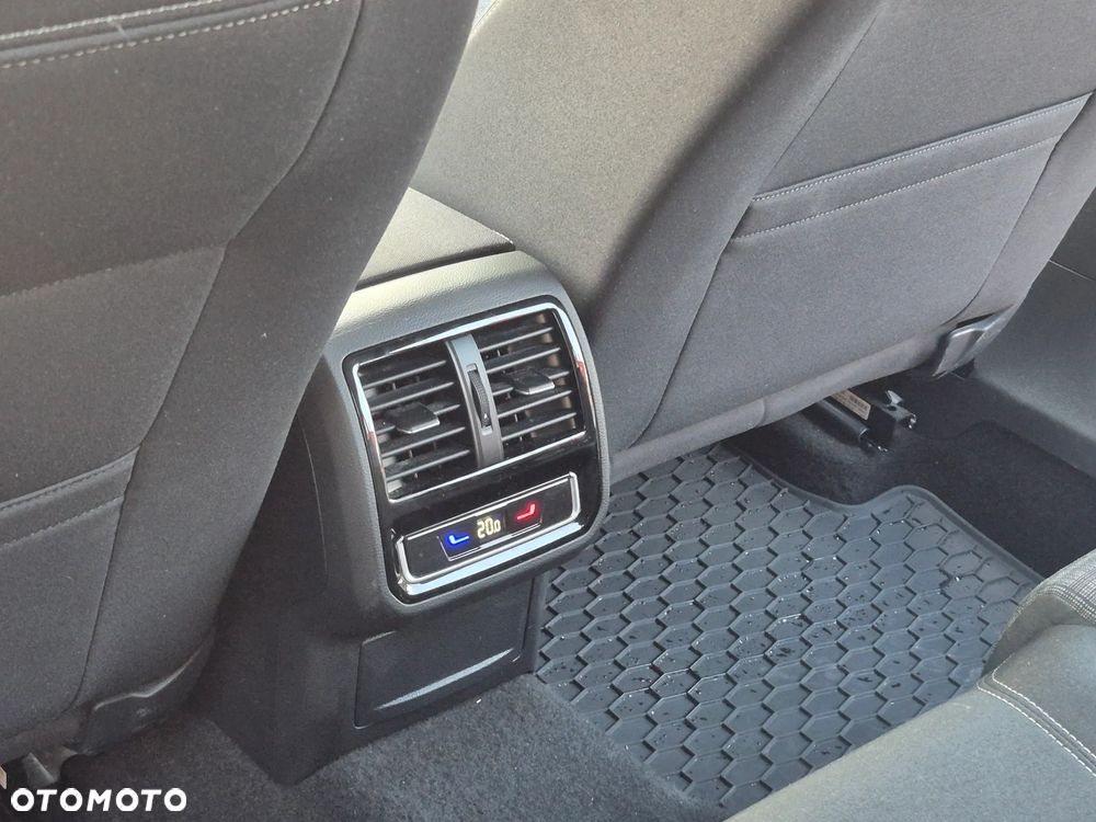 Volkswagen Passat 2.0 TDI SCR Comfortline DSG - 17
