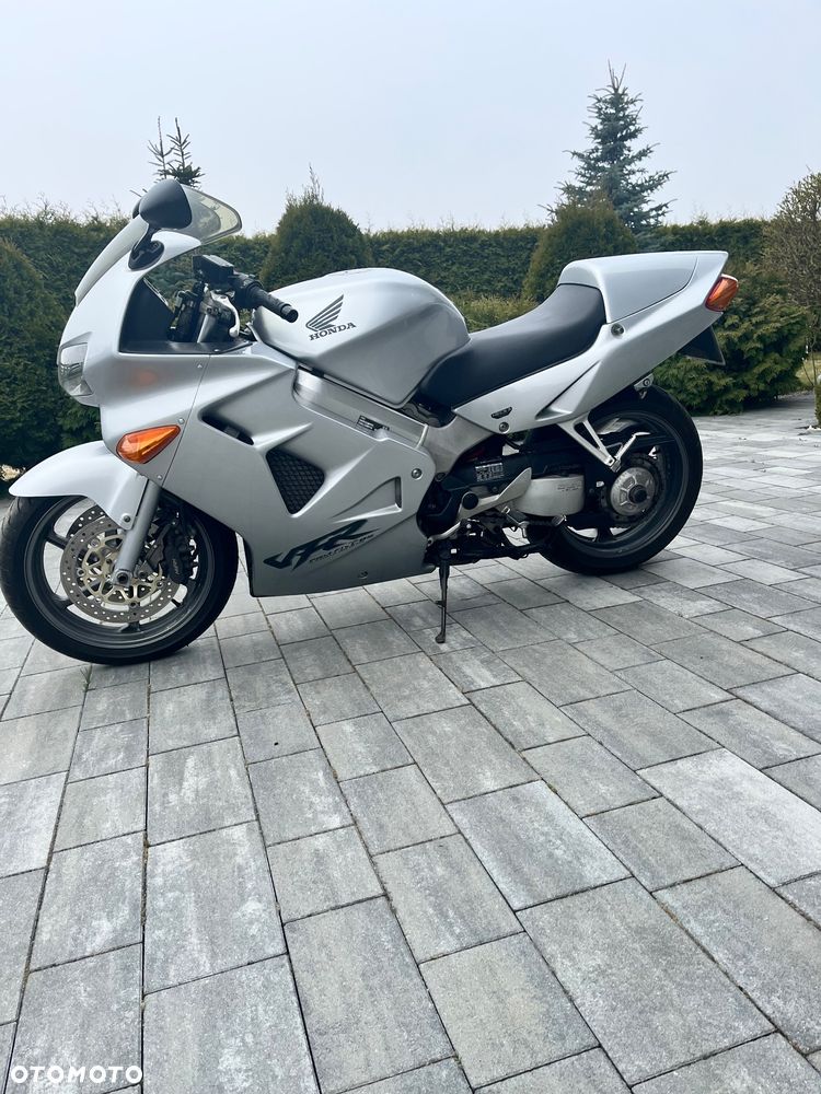 Honda VFR - 2