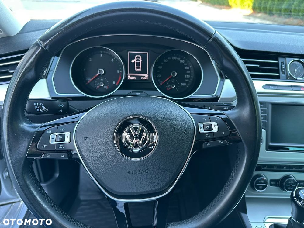 Volkswagen Passat - 17