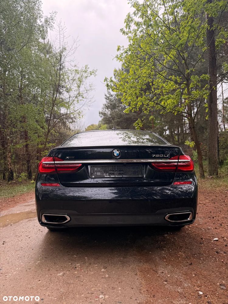 BMW Seria 7 750Li xDrive - 15