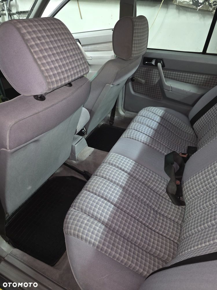 Mercedes-Benz W201 (190) - 23