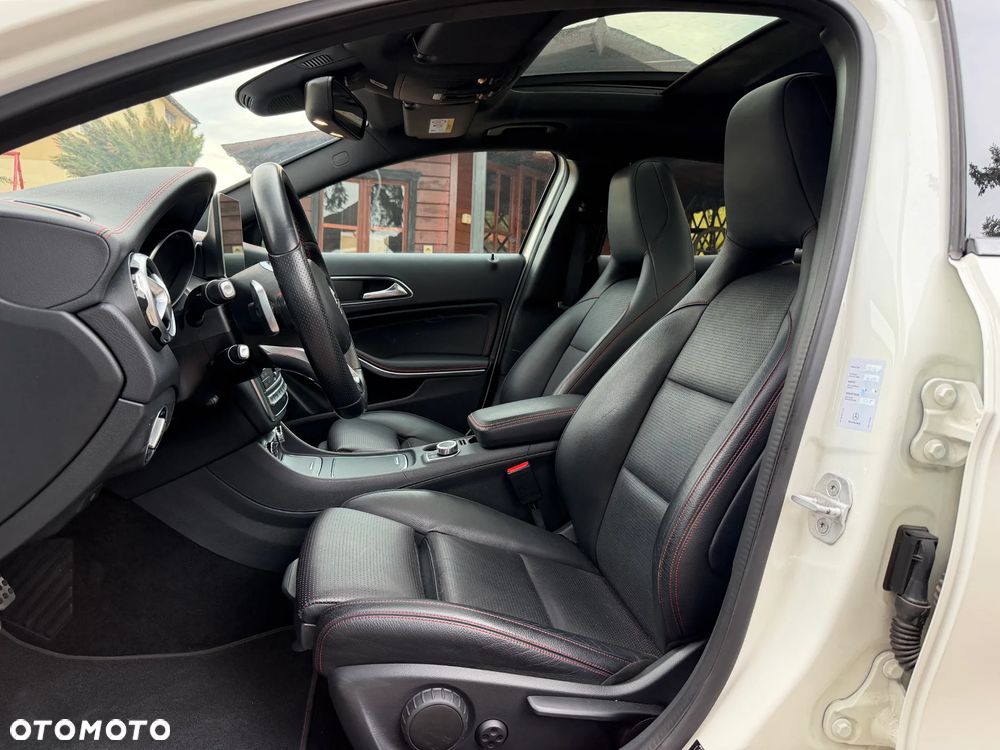 Mercedes-Benz GLA 250 4Matic 7G-DCT AMG Line - 16