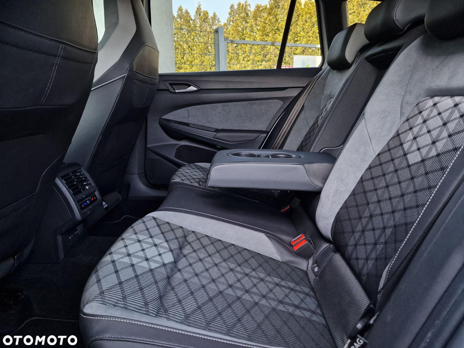 Volkswagen Golf VIII 2.0 TSI Style DSG - 12