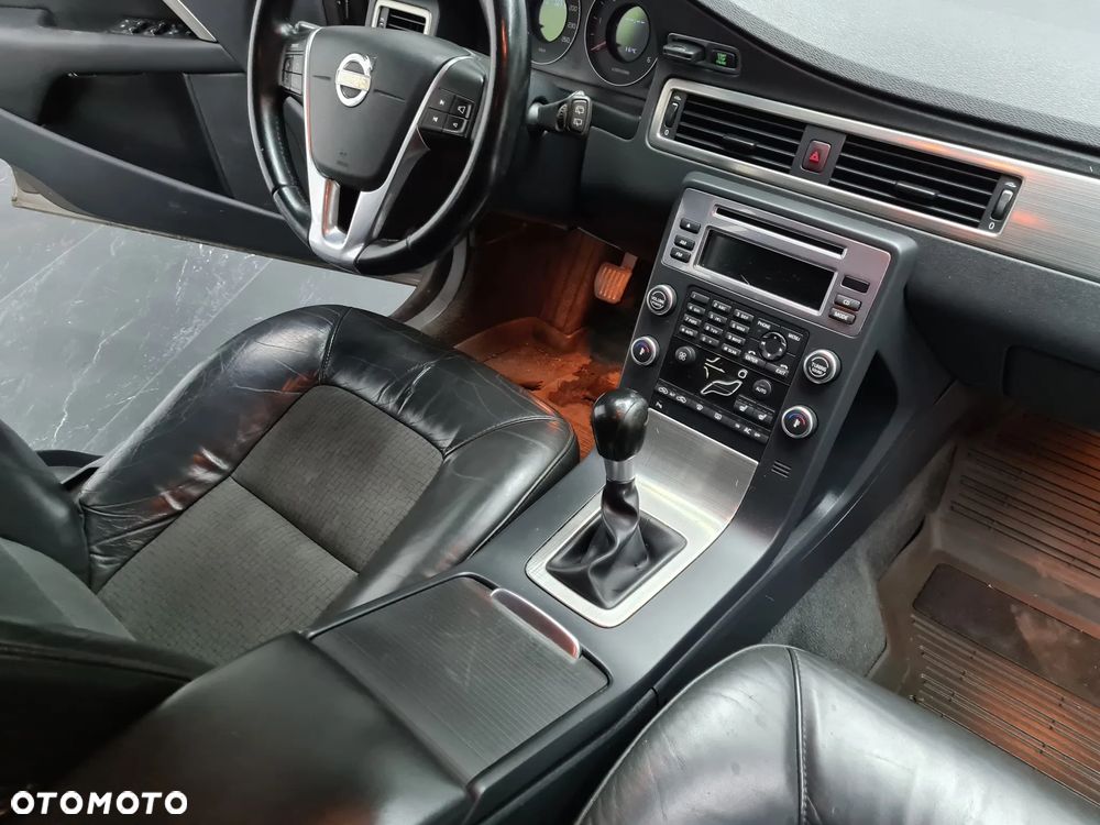 Volvo V70 2.4D Summum - 6