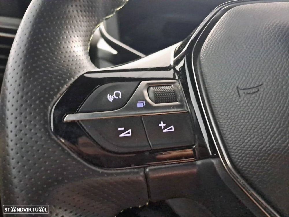 Peugeot e-208 50 kWh GT - 16