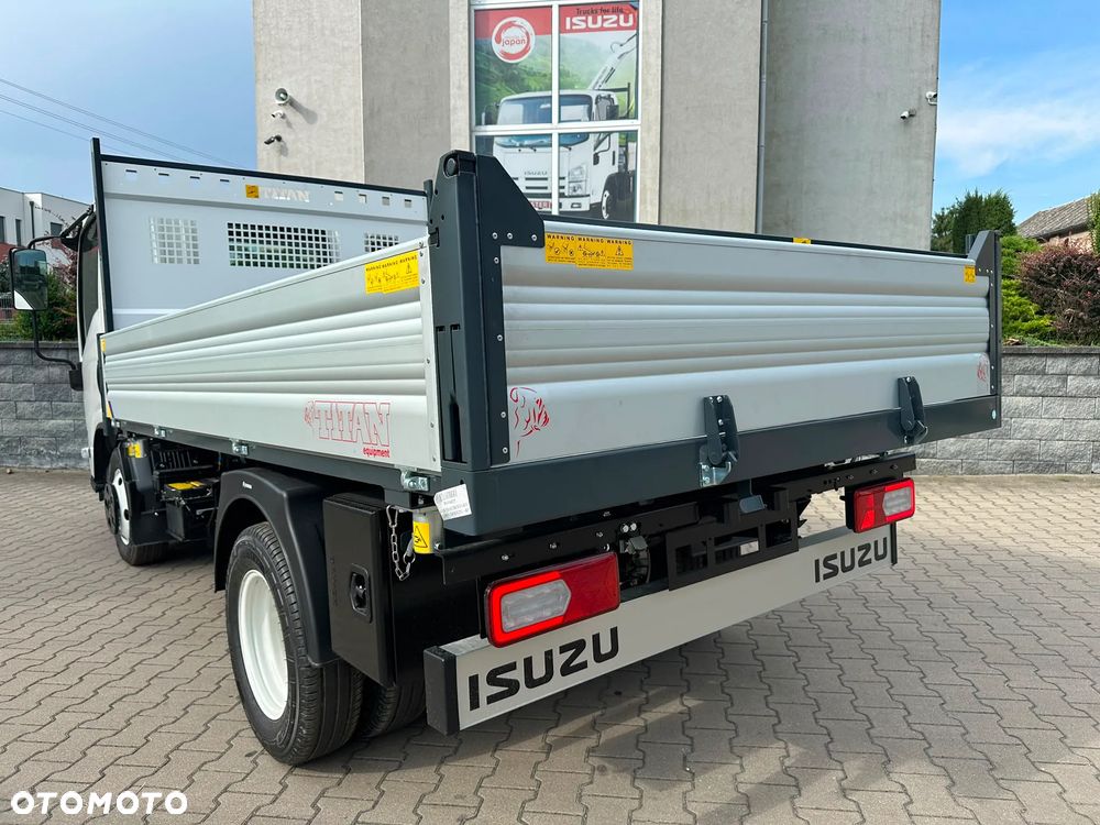 Isuzu M27 GENERATION 2 - 4