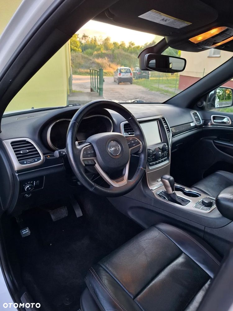 Jeep Grand Cherokee - 24