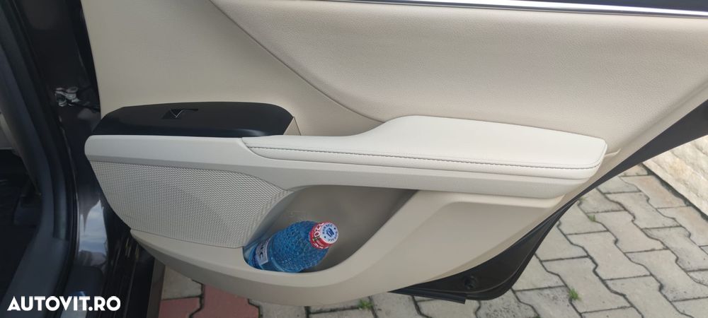 Toyota Camry Luxury - 25