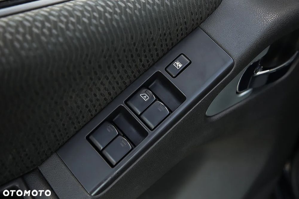 Nissan Pathfinder 2.5 D LE EU5 - 25