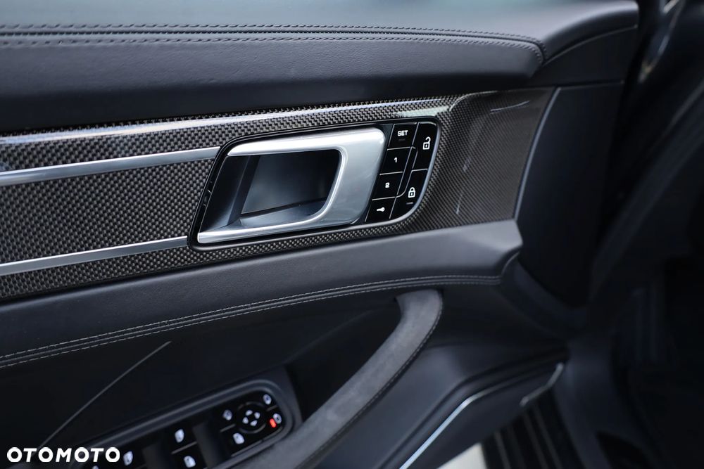 Porsche Panamera GTS - 24