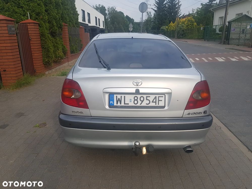 Toyota Avensis - 4