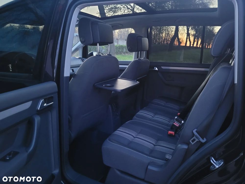 Volkswagen Touran 2.0 TDI DPF MATCH - 10
