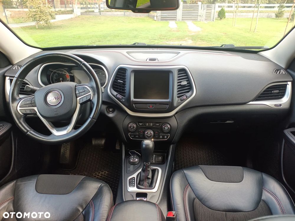 Jeep Cherokee - 12