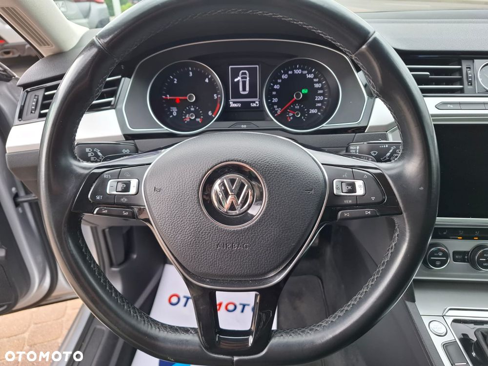 Volkswagen Passat 2.0 TDI SCR DSG Highline - 18