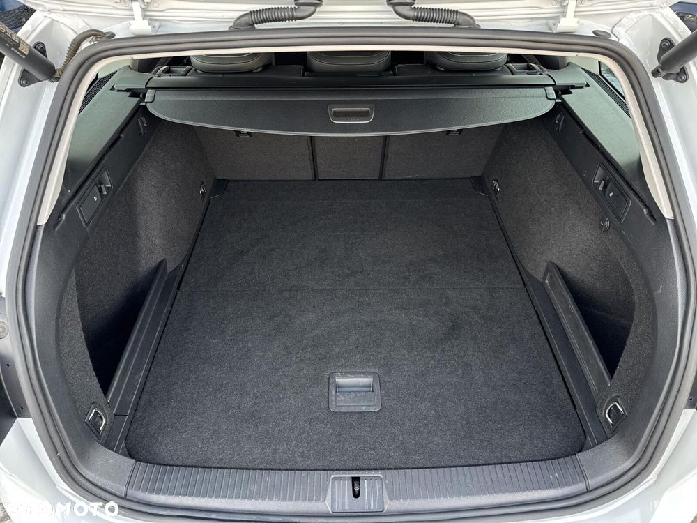 Volkswagen Passat Variant 2.0 TDI SCR Elegance DSG - 34