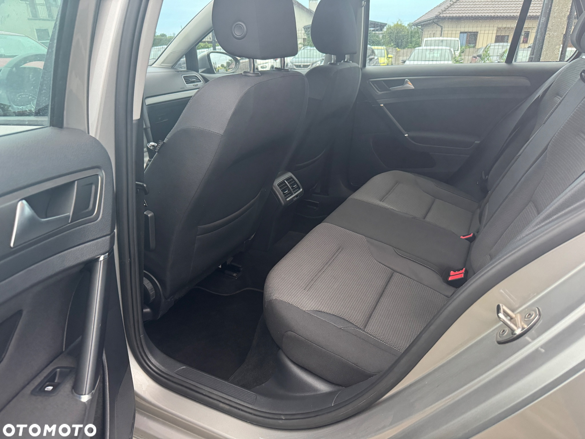 Volkswagen Golf 1.6 TDI BlueMotion Technology Comfortline - 8