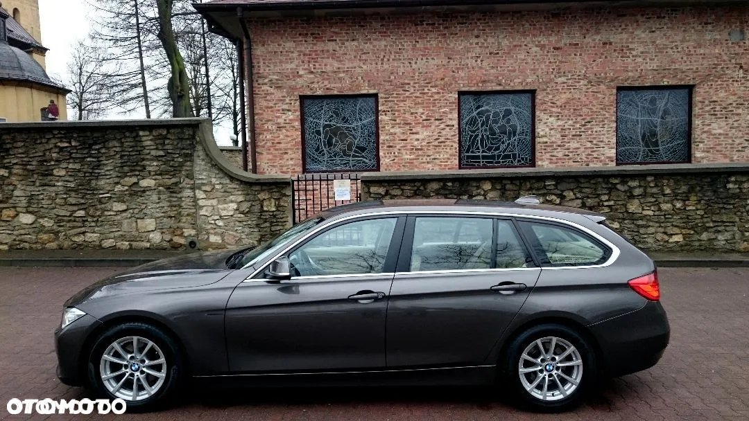 BMW Seria 3 320d DPF Touring Efficient Dynamics Edition - 12